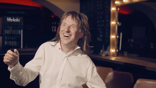 Vorschau Bild von Christian Hölbling als Dancing Star in seinem
Musikvideo.