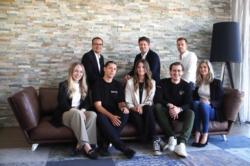  Investoren der Finanzierungsrunde sowie das teamazing Management