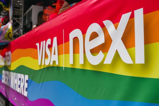 Vorschau Bild von Concardis Austria und Visa feiern den Pride Month -
Bezahlterminals für die Vienna Pride (c) ProFIlms by Kevin Hackner
e.U.