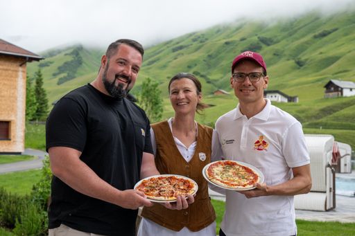  https://www.apa-fotoservice.at/galerie/33679 - Premiere in der
Vorarlberger „Jägeralpe“: 1. österreichische Pizza von Fini‘s
Feinstes