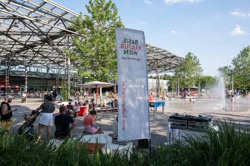 Dj-Sets, Konzerte, Kochshows und Workshops beleben den
neugestalteten Praterstern.