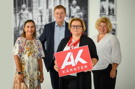 Im Bild v.l.n.r.: AK-Direktorin Susanne Kißlinger,
AK-Präsident Günther Goach, Kommunikationsleiterin Marion Trattnig,
Stv. AK-Direktorin Irene Hochstetter-Lackner