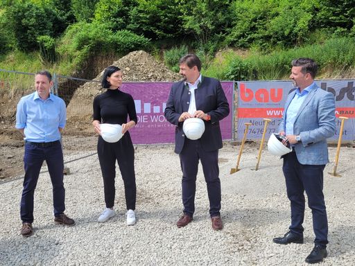 Vorschau Bild von Begrüßung – v.l.n.r.: Werner Pfeil, Stefan
Steinbichler, Sybille Sierlinger, Roland Pichler,Simon Wedl