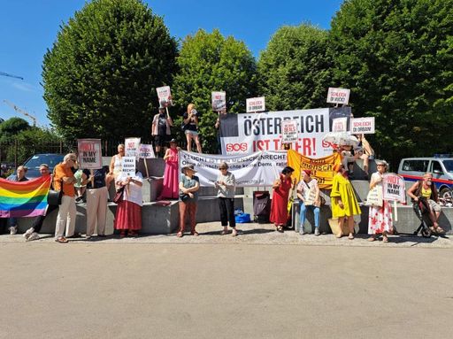 Vorschau Bild von Protest gegen Orban, Vucic und Nehammer