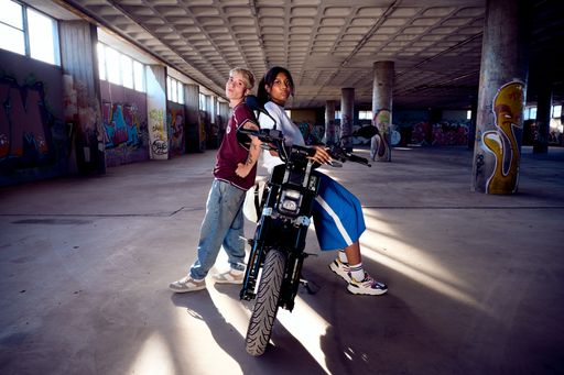 Summer in the city: BMW Motorrad bringt BMW CE 02 auf den Markt.
