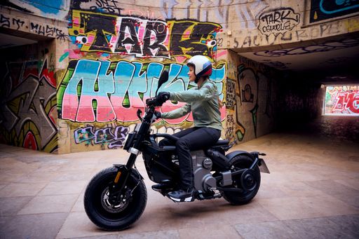 Vorschau Bild von Summer in the city: BMW Motorrad bringt BMW CE 02 auf den Markt.