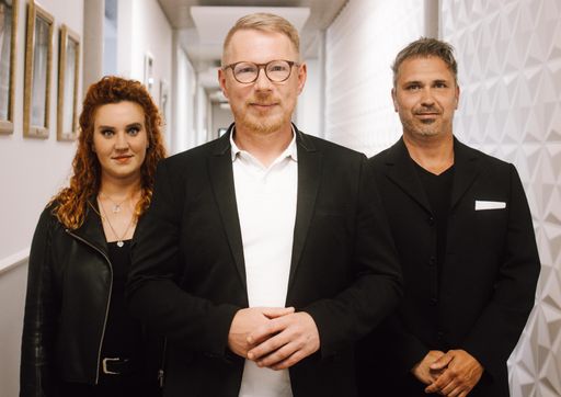 hepster Gründer-Team, v.l.: Hanna Bachmann (CRO), Christian Range
(CEO), Alexander Hornung (CPO) / Die Verwendung dieses Bildes für
redaktionelle Zwecke ist unter Beachtung aller mitgeteilten
Nutzungsbedingungen zulässig und dann auch honorarfrei.
Veröffentlichung ausschließlich mit Bildrechte-Hinweis.