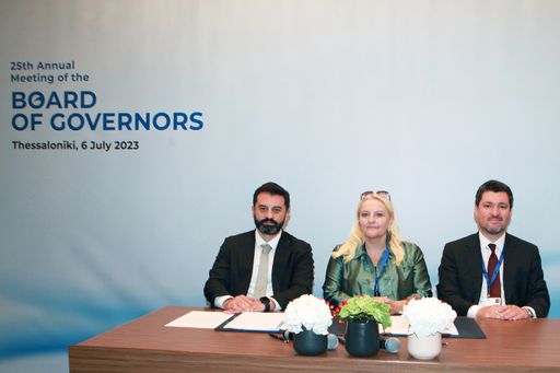 Dr. Serhat Köksal, Sabine Gaber, Clemens Stadler
bei der Vertragsunterzeichnung in Thessaloniki