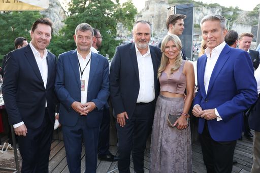 Vorschau Bild von Daniel Serafin, Stefan Ottrubay, Hans Peter Doskozil mit Gattin
Julia und Alfons Haider