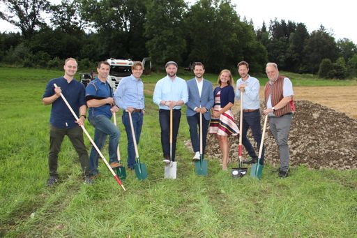 Spatenstich "Slow Trail Maltschacher See": Stefan
Weißenbacher, Stadtrat Helmut Kraßnig, Tourismusregion
Geschäftsführer Stefan Brandlehner, Stadtrat Christoph Gräfling,
Tourismuslandesrat Sebastian Schuschnig, Kristina Madl
(Tourismusregion), Tourismusausschuss-Obmann Roland Gutzinger,
Bürgermeister Martin Treffner