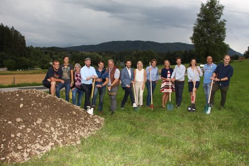 Vorschau Bild von Spatenstich für den Bau "SlowTrail Maltschacher
See" mit Projektverantwortlichen und Partnern