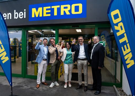 https://www.apa-fotoservice.at/galerie/33515 - Im Bild V.L.N.R.:
Michael Kager, METRO Head of Sales, Hartbergs Bürgermeister Marcus
Martschitsch, METRO Hartberg Standortleiterin Margit Garber, METRO
Österreich COO Josef Pirker und Robert Jakob, Geschäftsführer
Finanzen & Expansion Holding, METRO Cash & Carry International
Holding GmbH