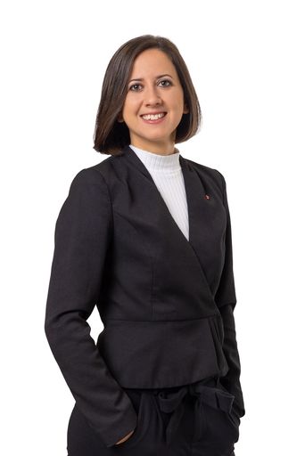 Dr. Eugen Otto hat vor kurzem Martina Cerny M.A.
(37), Abteilungsleiterin für Unternehmensentwicklung, zur neuen
Prokuristin der OTTO Immobilien GmbH ernannt.