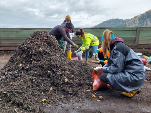 Vorschau Bild von Versuche der Montanuniversität Leoben zur
biologischen Abbaubarkeit lieferten im Labor und im Großversuch
hervorragende Ergebnisse.