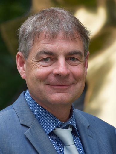 Prof. Gerd Rasp, Operateur der ersten in Österreich
durchgeführten Cochlea-Implantation mithilfe von Nucleus SmartNav