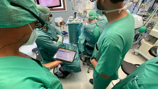 Vorschau Bild von Erste in Österreich durchgeführte Operation
mithilfe von Nucleus SmartNav - ein Einblick in den Operationssaal