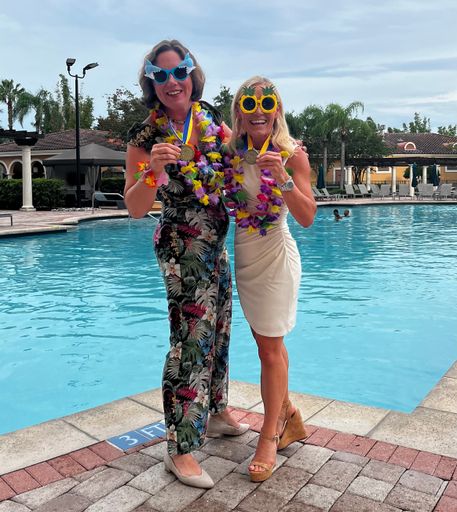 Vorschau Bild von Katharina Turecek und Maria-Theresa Schinnerl bei
der CSP Pool-Party.