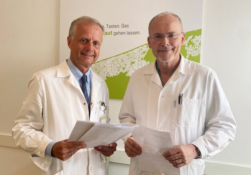 Univ.-Prof. Dr. Johannes Drach (li.) und Dr. Marcus
Franz setzen auf KI-gestützte Koloskopie, um die die
Polypen-Entdeckungsrate zu erhöhen und damit die Zahl der
Darmkrebs-Neuerkrankungen zu vermindern.