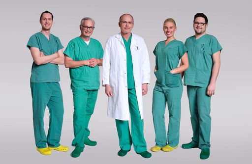 Vorschau Bild von Das Team des Zentrums für Endoskopie der
Privatklinik Confraternität unter Leiter Dr. Marcus Franz
(Bildmitte) führt rund 3.000 Untersuchungen pro Jahr durch. Künftig
kommt bei allen Darmspiegelungen KI-unterstützte Technologie zum
Einsatz.
