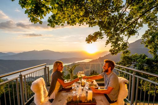 Logenplatz Sternenbalkon: Im Sonnenuntergang wird das 6-gängige
Gourmetmenü zum Genuss für alle Sinne.
