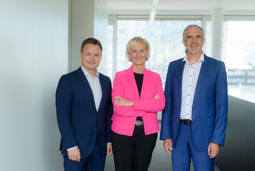 Top-Management der Moser Holding ab 2024: CEO
Silvia Lieb mit Marktvorstand Rudolf Schwarz (l.) und Finanzvorstand
Markus Kichl (r.)