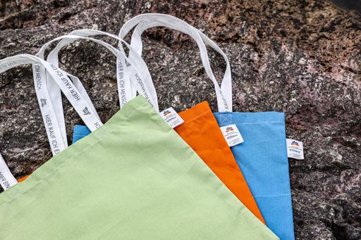 Vorschau Bild von dm ergänzt sein Einkauftaschen-Sortiment um
wiederverwendbare Shoppingbegleiter aus einer innovativen Holzfaser
namens LENZING™ ECOVERO™.