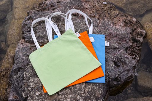 Vorschau Bild von dm ergänzt sein Einkauftaschen-Sortiment um
wiederverwendbare Shoppingbegleiter aus einer innovativen Holzfaser
namens LENZING™ ECOVERO™.