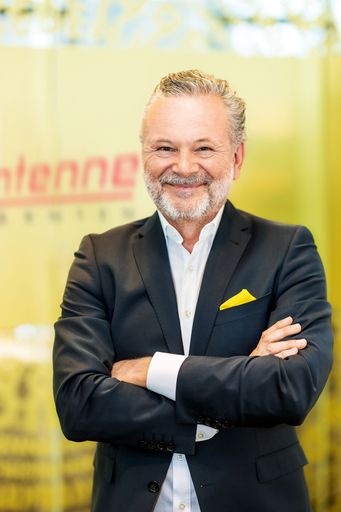 Vorschau Bild von Antenne-Geschäftsführer Gottfried Bichler freut
sich über historische Rekordwerte