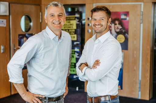 Vorschau Bild von Ralph Meier-Tanos (Geschäftsführer Radio Eins
Privatradio Ges.m.b.H.) & Günther Zögernitz (Geschäftsführer
RadioCom Wien)