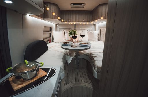 Eine Yacht für die Strasse. Innova Road Trip interior / Die
Verwendung dieses Bildes für redaktionelle Zwecke ist unter
Beachtung aller mitgeteilten Nutzungsbedingungen zulässig und dann
auch honorarfrei. Veröffentlichung ausschließlich mit
Bildrechte-Hinweis.