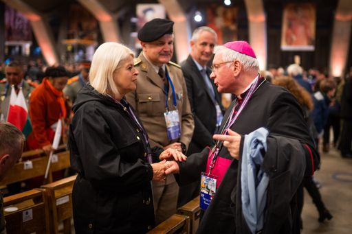 Verteidigungsministerin Klaudia Tanner und Militärbischof Werner
Freistetter