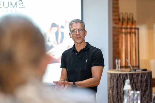 Braumeister Christian Huber erklärt das Engagement
der Brauerei Wieselburg in der Region - durch Arbeitsplätze,
Innovationen, Kooperationen und Investitionen.