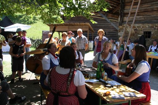 Vorschau Bild von Gemütliches Singen und Musizieren beim Frühschoppen im
Österreichischen Freilichtmuseum Stübing