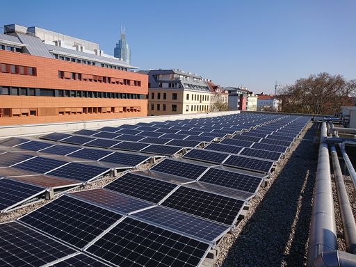 Vorschau Bild von Die erste PV-Anlage der Bürgerenergiemeinschaft
Eisbärenpower auf dem Dach der Kühlhallen mit 500 kWp