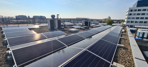 Vorschau Bild von Die PV-Anlage auf dem Büro von power solution
versorgt die Grätzl Energie mit zusätzlich 36.000 kWh lokal
produzierter Energie