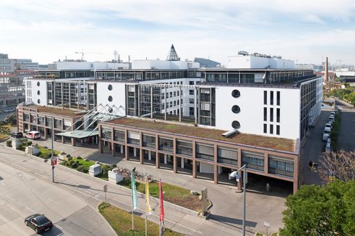 Der deutsche Asset- und Investment Manager KGAL hat
vor kurzem das MGC Office Center in Wien Erdberg mit einer Fläche
von 24.000 m² über Vermittlung von OTTO Immobilien verkauft. Es ist
dies heuer die bislang größte Bürotransaktion in der
Bundeshauptstadt. Die Immobilie wurde im Rahmen eines strukturierten
Bieterverfahrens erworben, über den Kaufpreis wurde Stillschweigen
vereinbart.