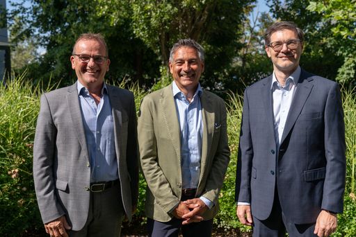 Drei Österreich ergänzt sein Lösungsangebot für
Unternehmen mit einer neuen Mana-ged Wifi Gesamtlösung. Für diese
Angebot arbeitet Drei mit dem deutschen Netzwerkhersteller LANCOM
Sys-tems und den IT-Dienstleistern T&N und OMREX zusammen.