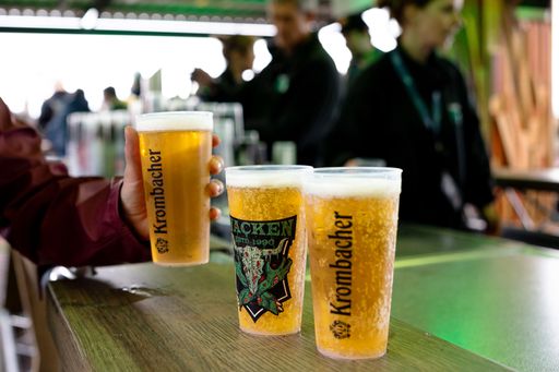 Vorschau Bild von Krombacher versorgte die Metal-Fans an mehr als 140 Schankstellen
mit kühlen Getränken. / Die Verwendung dieses Bildes für
redaktionelle Zwecke ist unter Beachtung aller mitgeteilten
Nutzungsbedingungen zulässig und dann auch honorarfrei.
Veröffentlichung ausschließlich mit Bildrechte-Hinweis.