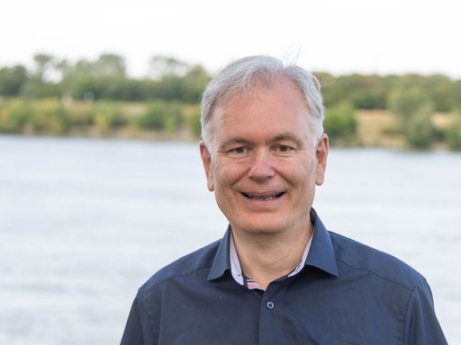 Portrait von Univ.-Prof. DI Dr. Helmut Habersack,
Leiter der Kongressorganisation der Vienna Water Conferences und
Leiter des Instituts für Wasser-bau, Hydraulik und
Fließgewässerforschung an der Universität für Bodenkultur Wien