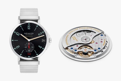 Back to work: Dank des besonders flachen neomatik-Uhrwerks
gelingt Modell Tangente Sport neomatik blauschwarz der perfekte
Allround-Auftritt. Die Sommer-, Urlaubs-, Sportuhr kommt nach den
Ferien auch mit ins Büro - und sei dieses noch so seriös.
neomatik-Uhrwerk DUW 6101 (rechts) versieht den 24/7-Job gern; das
Hochleistungskaliber mit einer Höhe von nur 3,6 Millimetern braucht
keinen Urlaub. / Die Verwendung dieses Bildes für redaktionelle
Zwecke ist unter Beachtung aller mitgeteilten Nutzungsbedingungen
zulässig und dann auch honorarfrei. Veröffentlichung ausschließlich
mit Bildrechte-Hinweis.