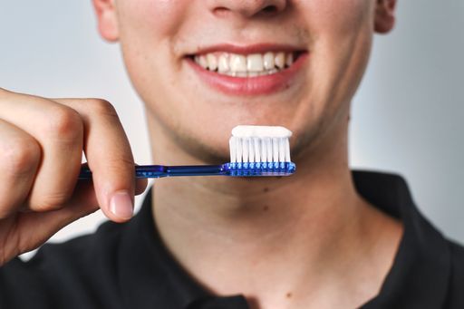 Wirksam und sicher für alle: Zahnpasta mit Hydroxylapatit / Die
Verwendung dieses Bildes für redaktionelle Zwecke ist unter
Beachtung aller mitgeteilten Nutzungsbedingungen zulässig und dann
auch honorarfrei. Veröffentlichung ausschließlich mit
Bildrechte-Hinweis.
