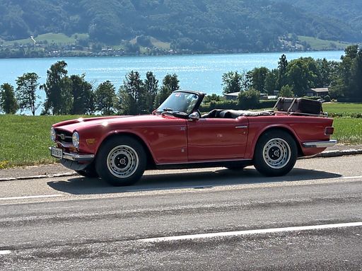 Kleiner Grenzverkehr mit Oldtimern bei den
"Inn-Salzach-Classics 2023" rund um Braunau, Burghausen, Mattighofen
und Schärding
