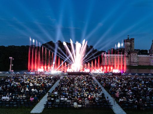 Vorschau Bild von Fulminante Premiere der KLANGWELLE 2023 im
Schlosspark Laxenburg