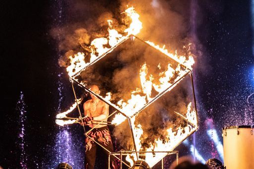 Vorschau Bild von Fulminante Premiere der KLANGWELLE 2023 im
Schlosspark Laxenburg