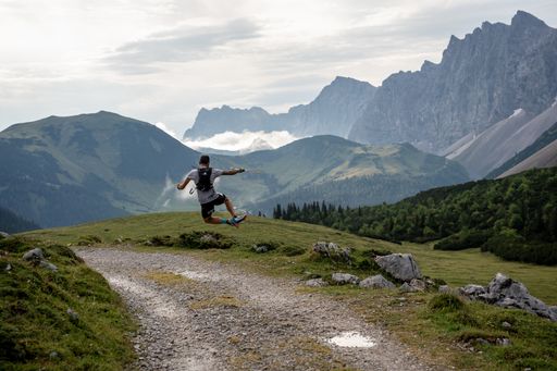 Vorschau Bild von Der Naturpark Karwendel ist alljährlich malerischer
Schauplatz für den Karwendelmarsch.