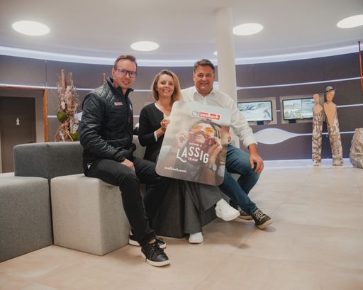  v.l.n.r.: MMag. Martin Enn (Obmann des
Tourismusverbandes Saalbach Hinterglemm), Alexandra Steiner
(Koordination Home of Lässig Team) und Wolfgang Breitfuß (Direktor
des Tourismusverbandes Saalbach Hinterglemm)