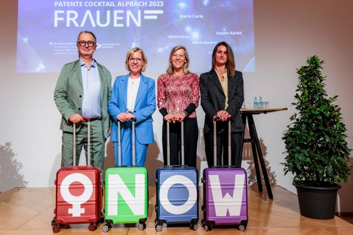 https://www.apa-fotoservice.at/galerie/33903 Patente Cocktail
2023: Patente Frauen