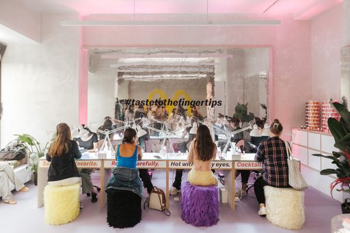 Vorschau Bild von Alle Fans, die einen der begehrten Plätze ergattern
konnten, erhalten bis inklusive 31. August eine kostenlose,
Mäcci-inspirierte Maniküre im My Manicure Nail Studio.