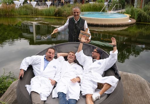 Vorschau Bild von F&B Partner gemeinsam mit GF Gernot Deutsch