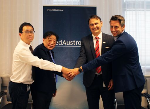 v.l.n.r.: Shao Boyang, Shao Renjie (Kelin Technology
Development), Ludwig Gold, Gerald Höllinger (MedAustron)